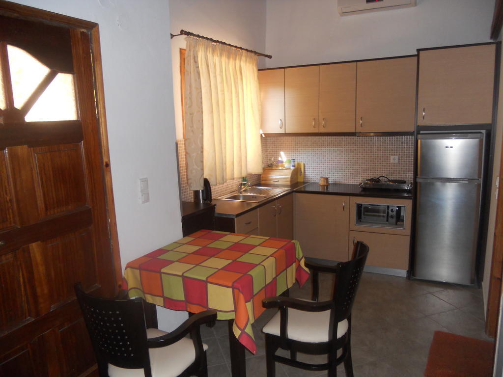 Nadia Apartments Митимна Номер фото
